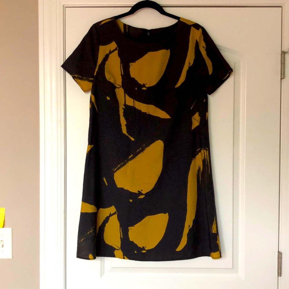 STATEMENT Shift Dress in Big Bold Abstract Print